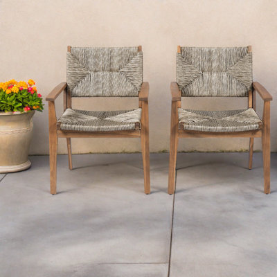 Chaises de patio robustes en bois d'acacia et en osier, idéales pour les petits espaces