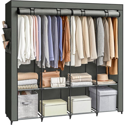 Vêtements et supports à vêtements