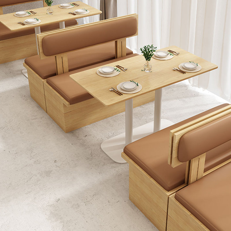 Bancs de restaurant nordiques simples et modernes
