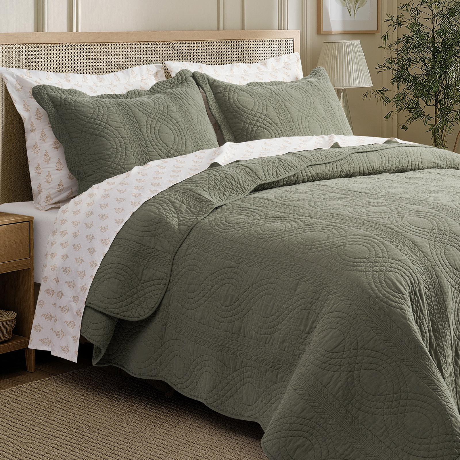 Scallop Edge 100% Cotton Quilt Set, King Quilt + 2 King Shams, Olive Green