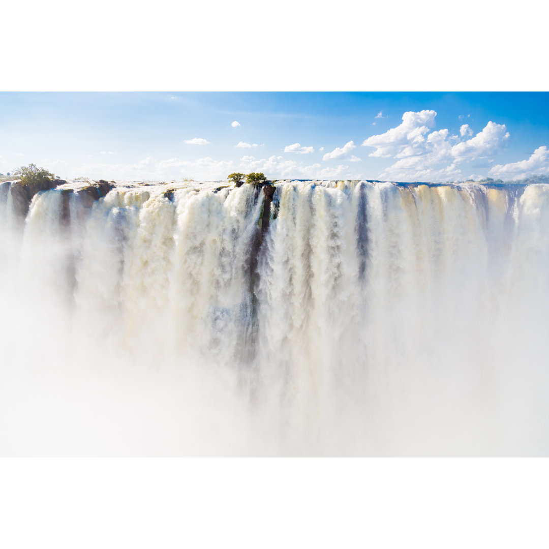 Victoria Falls From Zambia von Gfed - Kunstdrucke auf Leinwand ohne Rahmen