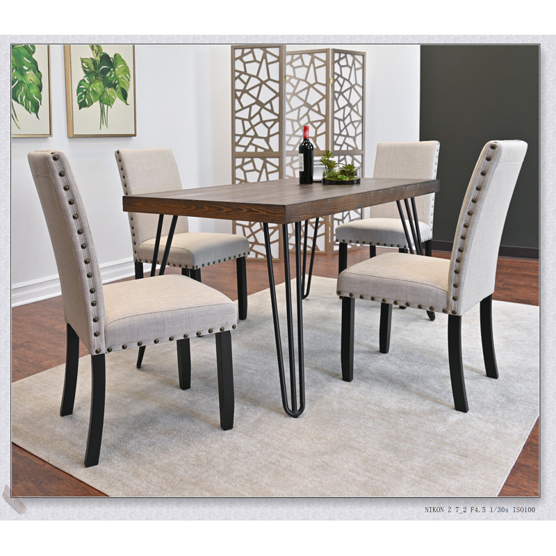 Ensemble de salle à manger 5 pièces Amisos, table à pieds en épingle à cheveux avec 4 chaises confortables pour des espaces compacts et une élégance moderne