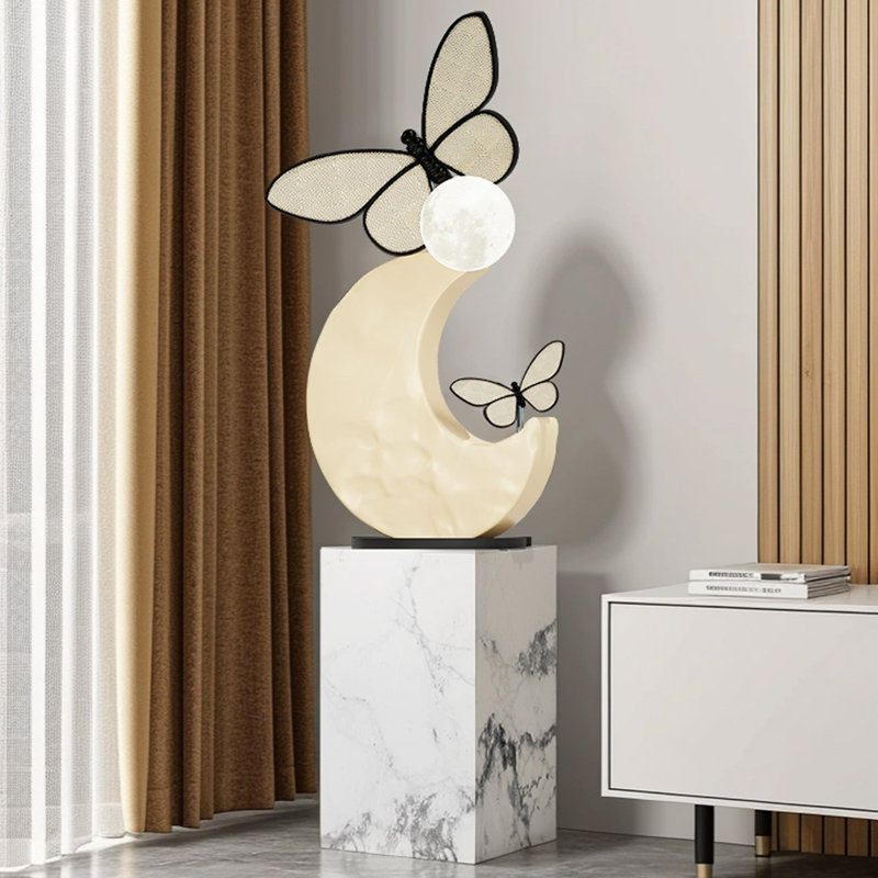 Modern Resin  Manufactured Wood Decorative Object