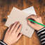 une enveloppe d'étudiant et un ensemble d'enveloppes à texture exquise-132561827