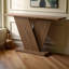 Console avec placage en bois naturel, base en V pour une polyvalence classique, parfaite pour exposer vos articles préférés, assemblage facile