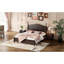 Lit plateforme Queen en noyer foncé, 3 chambres, avec deux tables de chevet. Tête de lit rétro classique. Construction robuste en pin et contreplaqué. Montage facile. Rangement pratique dans les tables de chevet. Supporte jusqu'à 227 kg. Un style captivant.