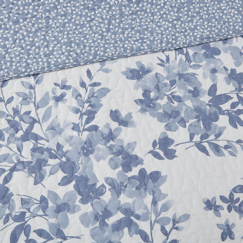 Philomena Twin White and Blue Reversible Cotton Quilt Set