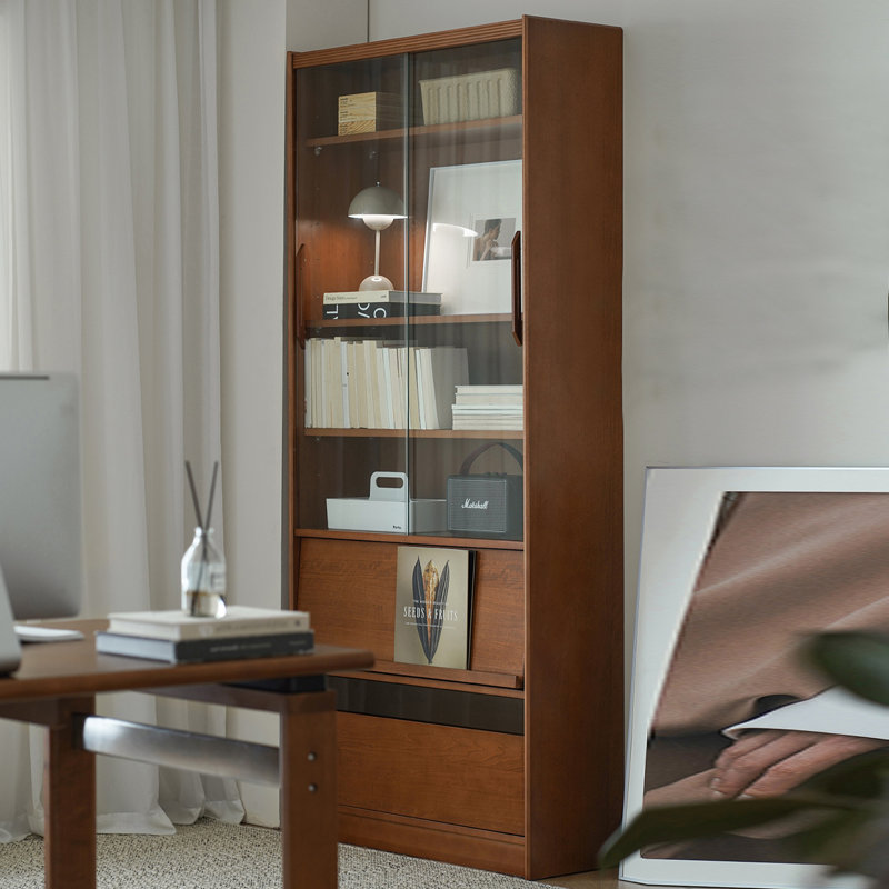 Brun massif + bois manufacturé + vitrines