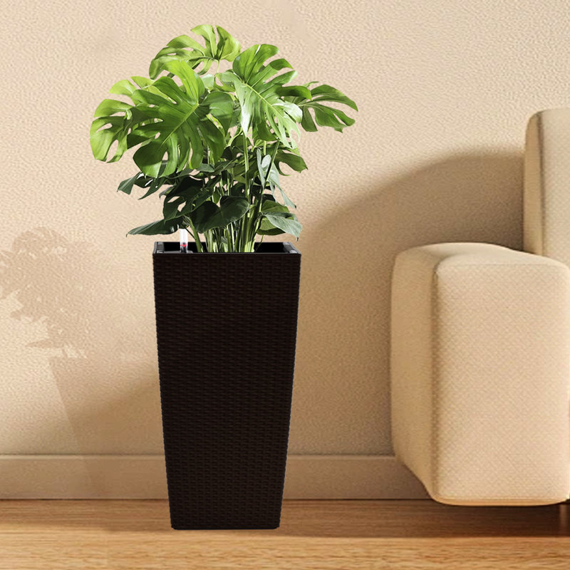 Jardinière brune de 22,6 pouces avec arrosage automatique et jardinage moderne