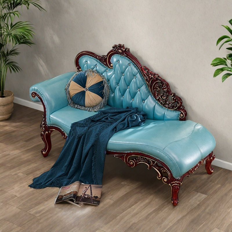 Élégante chaise sculptée en bois massif, Orienté à gauche (vu de face)