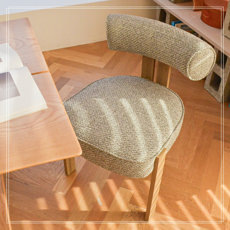 Chaise d'appoint rembourrée avec structure en métal, Gris
