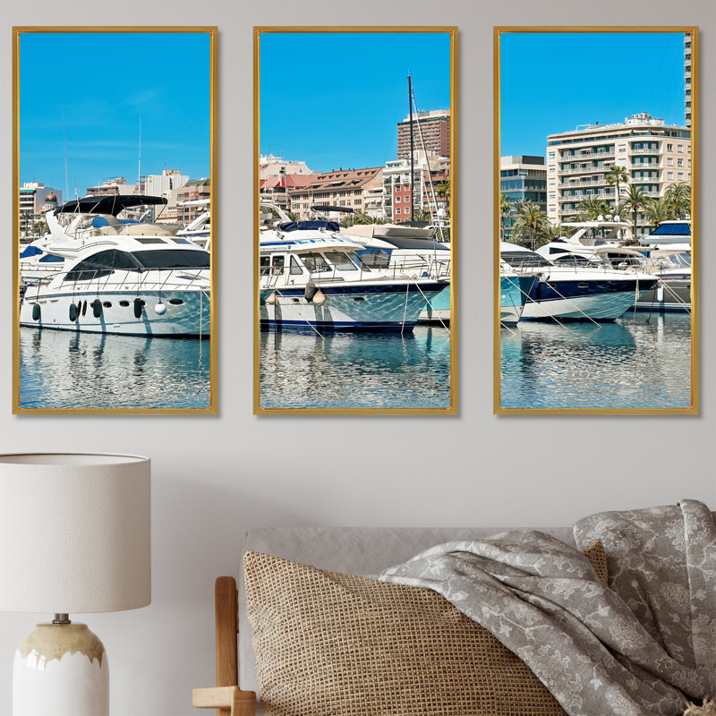 Bateaux amarrés au port d'Alicante, Espagne - ensemble de décoration murale bateau, Cadre flottant doré, H 28 po x l 36 po