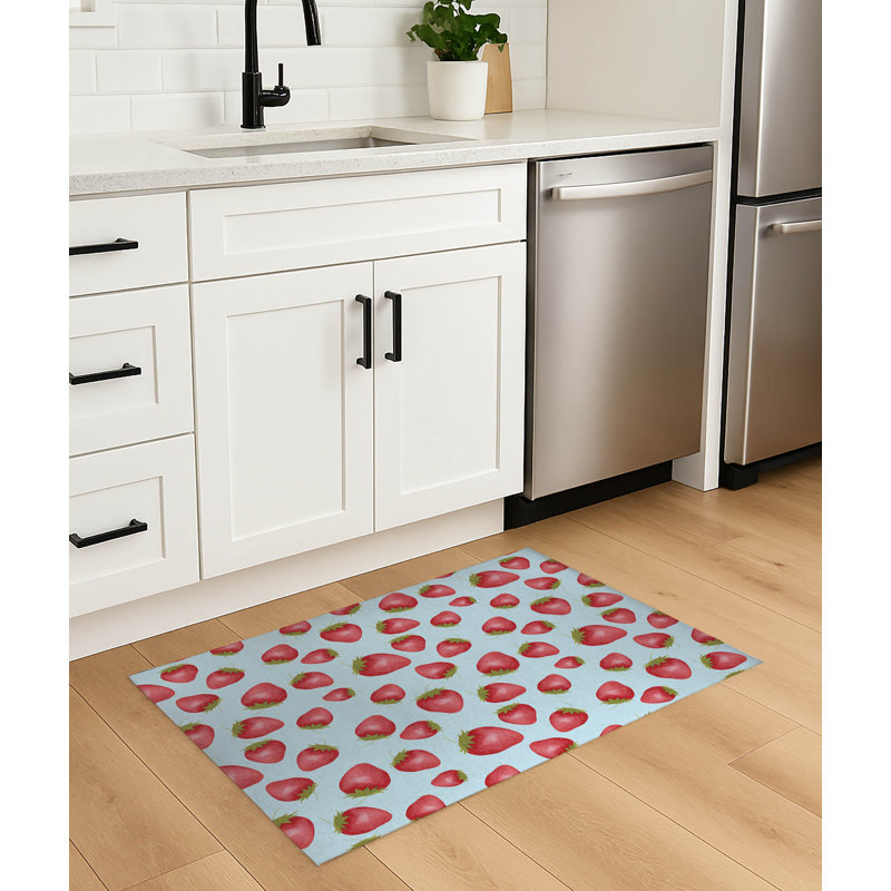 Tapis de cuisine antidérapant Summer Strawberries, Bleu nuage, Rectangle 5 pi x 7 pi