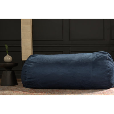 Pouf cylindrique traditionnel en suède bleu de 2,4 m (8 pi) - Design moderne pour une assise relaxante. Housse amovible zippée. Garnissage en mousse. 216 cm (85 po) de profondeur x 127 cm (50 po) de largeur x 76 cm (30 po) de hauteur, 35 kg (78 lb). Dimensions de l'emballage : 41 cm (16 po) x 122 cm (48 po), poids : 36 kg (80 lb).