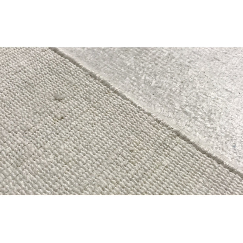 Area Rug in White, Rectangle 5'6" x 7'10"