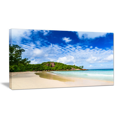 " Seychelles Tranquil Tropical Beach "