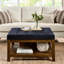 Carré en lin bleu marine, fabriqué en bois de hêtre, repose-pieds confortable pour la structure et la construction fixes en bois du salon-429261126