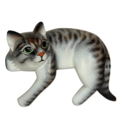 Sculpture pour chat signé balinais tabby allongé Somersall