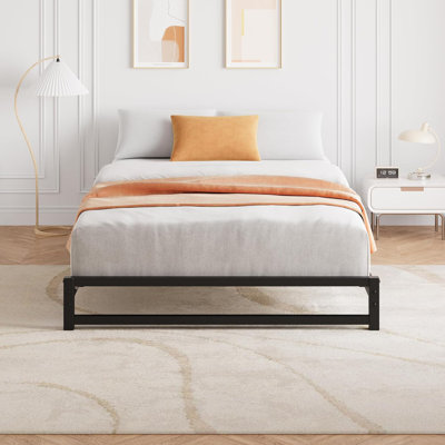 Structure de lit plat, plateforme en métal robuste avec conception sans boîte, assemblage facile sans outil, profil bas peu encombrant, rangement sous le lit et style minimaliste moderne