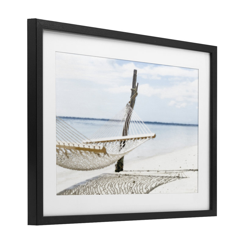 «Beachside Hammock Coast», reproduction encadrée sous verre, conception de Noah Bay, H 17 po x l 23 po, Cadre noir minuit