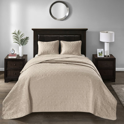 Khaki Queen Reversible Bedspread - Makes Bedroom More Attractive Pre-washed Cotton Filling For A Good Night's Rest Includes And Two Shams Size Adds Stylish Flair To Relaxing Peaceful
