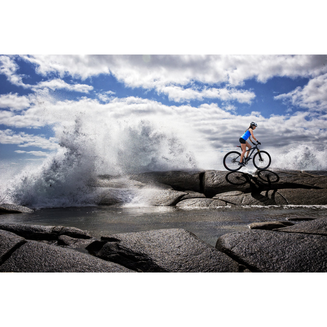 Frau auf Mountainbike von Stevecoleimages - Druck ohne Rahmen auf Leinwand