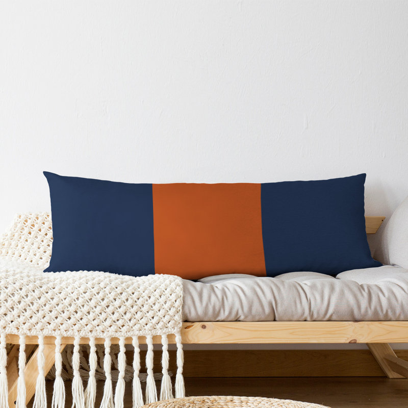 Oreiller de corps en polyester / polyester Arizona Football Stripes, Bleu marine / orange / bleu marine, Adairsville