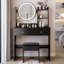 Table de meuble-lavabo à miroir rond de 17 pouces à DEL avec tabouret à coussin moelleux, luminosité réglable et rangement multicouche pour les petits espaces-1292249619