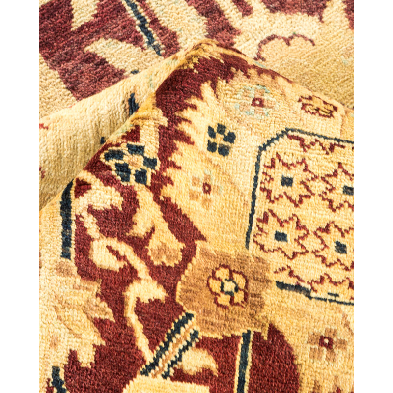 Tapis rouge / sable noué à la main de conception unique 7 pi 10 po x 9 pi 10 po Roscigno