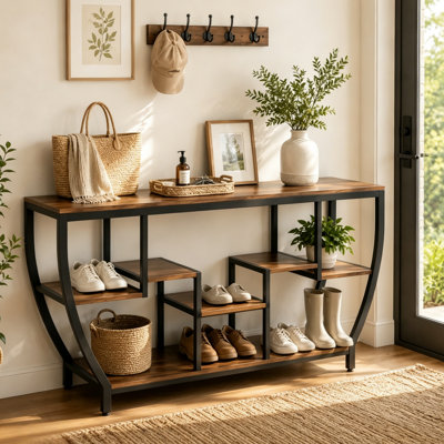 Console de style industriel rétro en métal et bois avec tablettes de rangement, pouvant être utilisée comme canapé dans le couloir ou le salon.