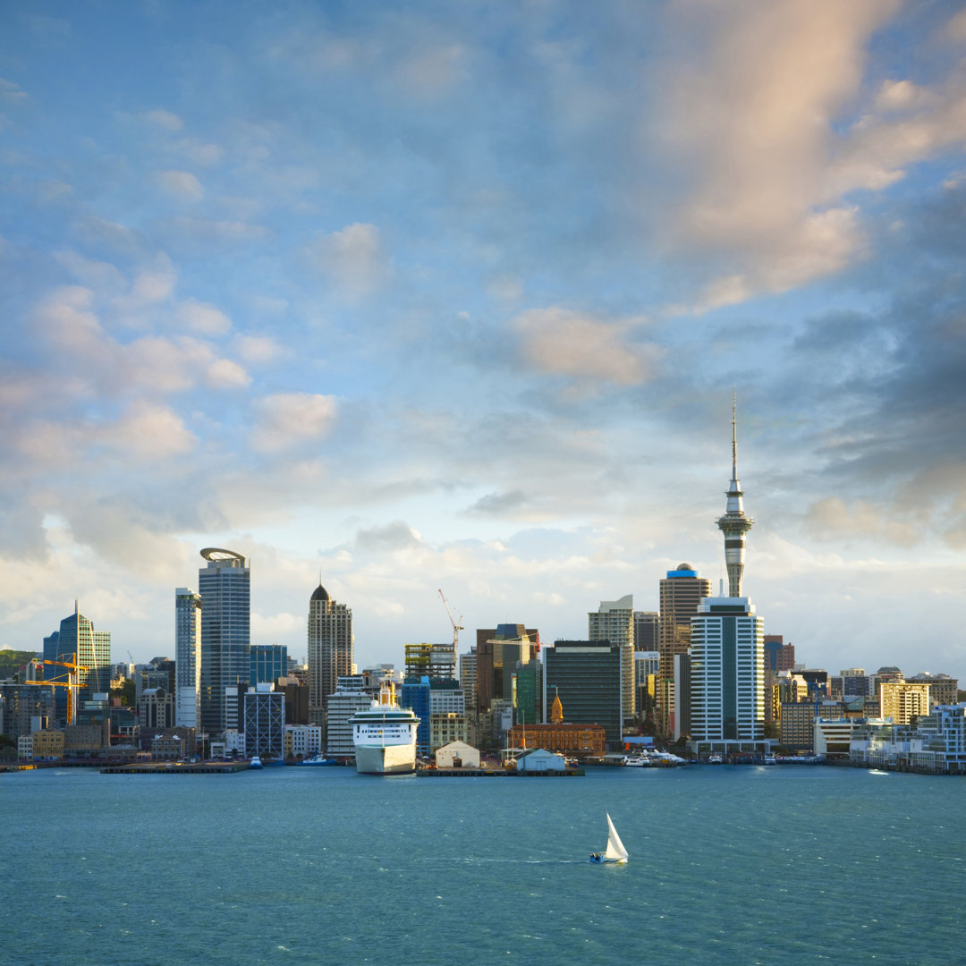 Auckland Skyline von Travellinglight - Leinwandbild