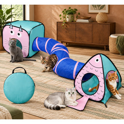 Fabriqué en polyester résistant aux déchirures, le paquet intérieur bleu 3-en-1 comprend un tunnel froissé, des cubes, une tente, des formes de bricolage, une balle et une cloche, puis se plie à plat après utilisation.