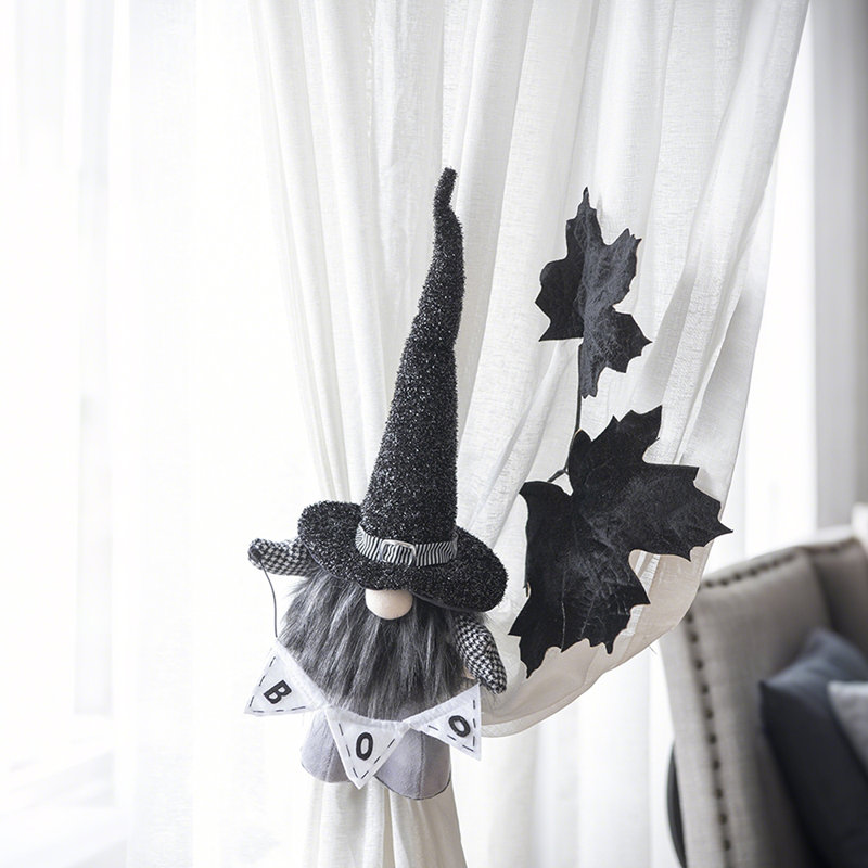 Assortiment de décorations d'Halloween - fantaisiste et fantaisiste pour l'intérieur et l'extérieur