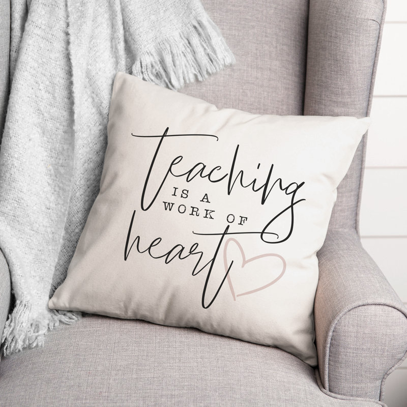 Coussin de travail "enseigner is a coeur"