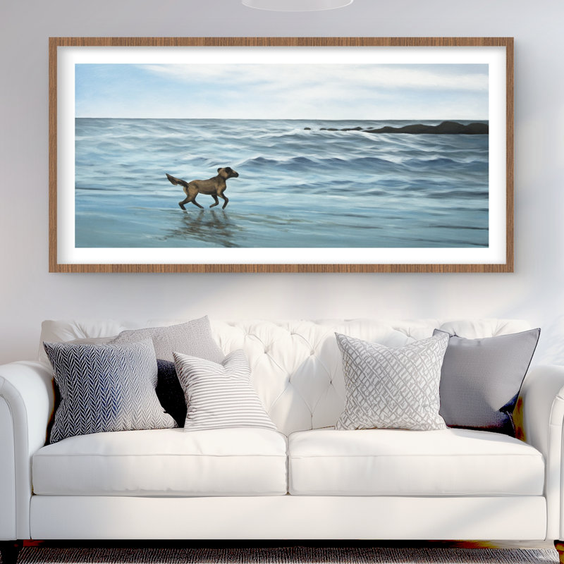 Chien sur la plage - reproduction encadrée pour décoration de salle de bain, H 24 po x l 48 po, Brun