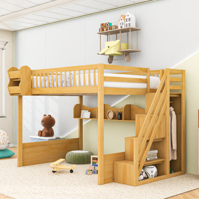Grand lit mezzanine en bois avec garde-robe intégrée, tablettes et escalier de rangement