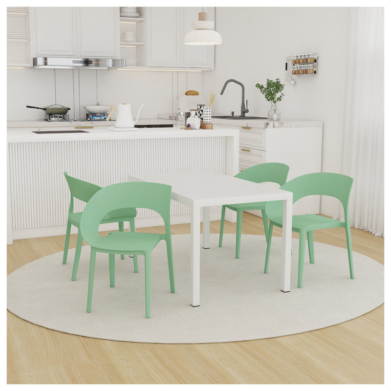 Ensemble de salle à manger moderne 5 pièces pour l'extérieur avec table de patio blanche 55 po et chaises empilables vert brume - Mobilier de jardin en polypropylène résistant aux intempéries
