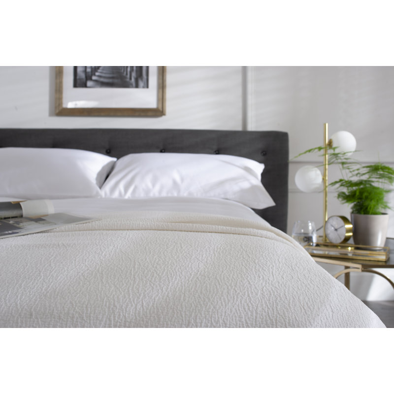 Guimraes Cotton Solid Colour Bedspread, White