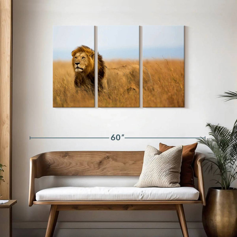 Lion Brampt chassant en safari, H 28 po x l 45 po