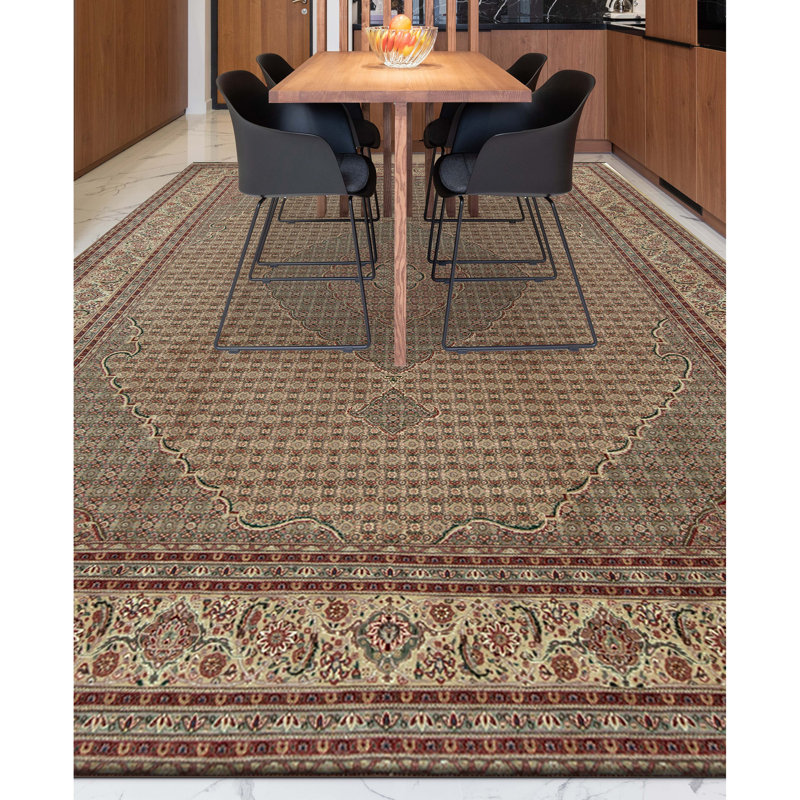 Hand Knotted Wool Oriental Area Rug in Gold