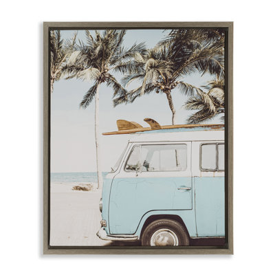  «Retro Surfboard & Van Floater», art mural encadré par LSR Design Studio