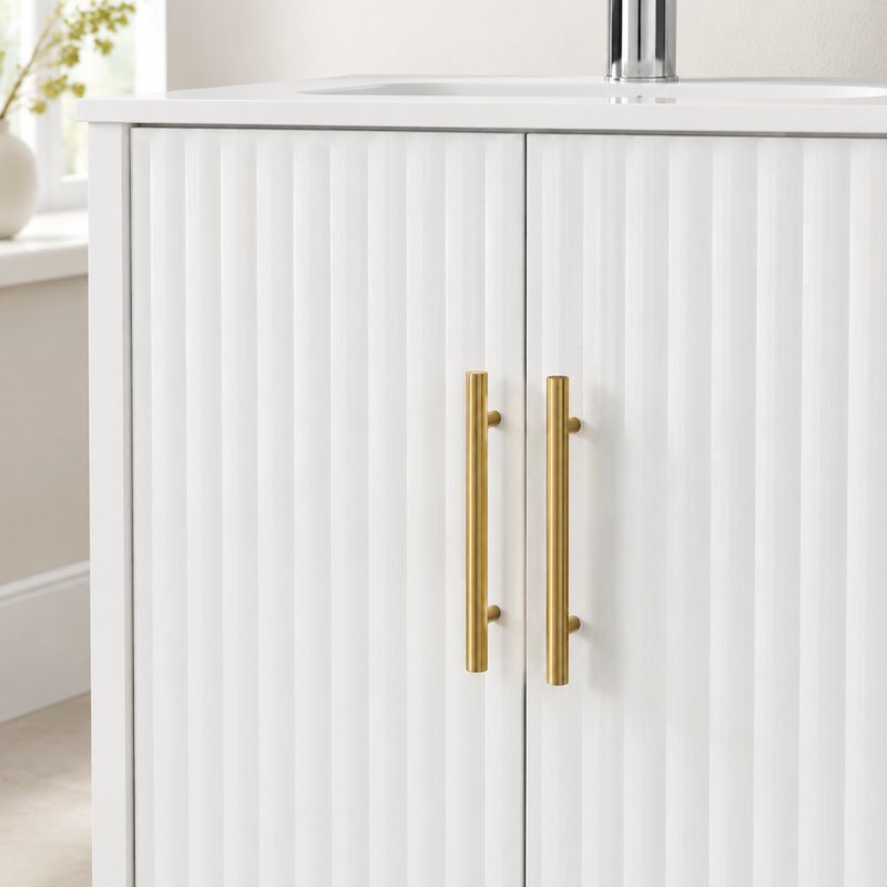 Meuble-lavabo de 61,2 cm avec lavabo intégré, portes ondulées blanches brillantes, poignées en métal doré, tablette réglable, meuble de rangement moderne autoportant pour salle de bain
