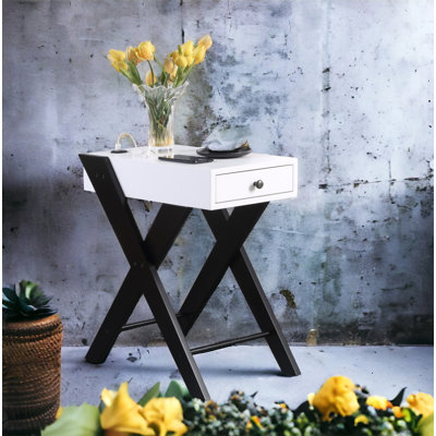 Table d'appoint Fierce blanc et noir avec port USB intégré