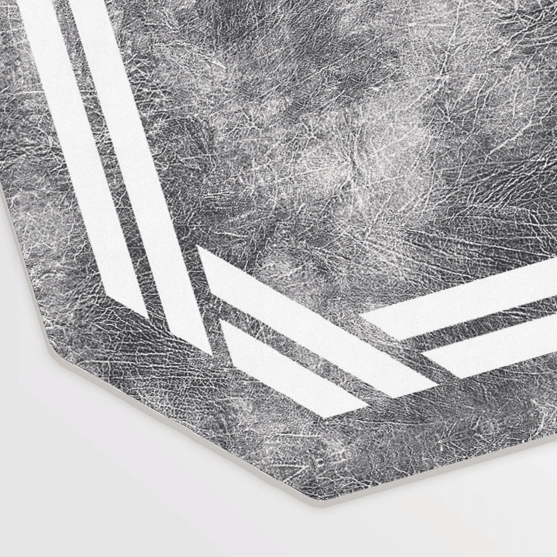 Tapis gris / blanc en polyester tissé à la machine Novelty Jeradch, Nouveauté 5 pi 3 po x 7 pi 7 po