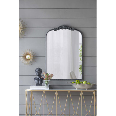Miroir mural élégant d'inspiration baroque pour la décoration de la pièce et les espaces éclairants