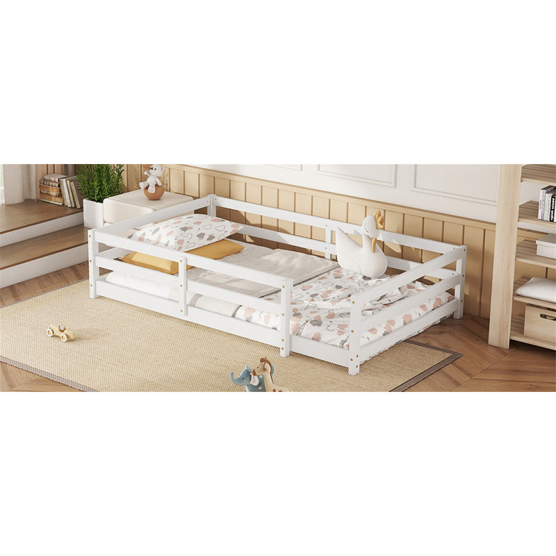 Lit simple au sol Montessori avec barrières de sécurité complètes pour une utilisation sécuritaire et multifonctionnelle des enfants.