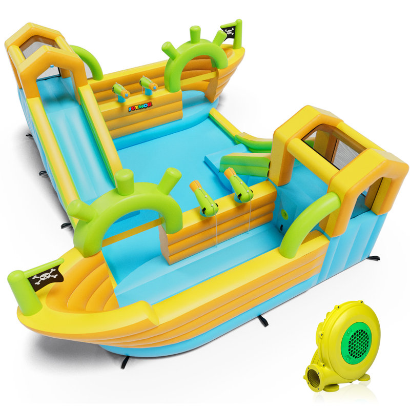 Jeu gonflable avec piscine