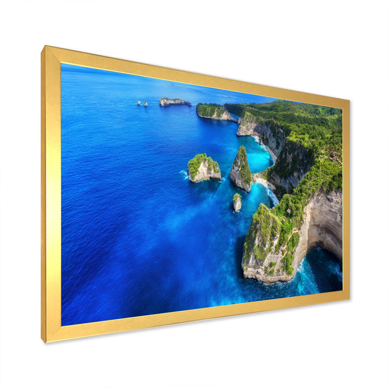 Vue aérienne de la plage tropicale II - reproduction sur toile, H 12 po x l 20 po x P 1 po, Cadre photo doré