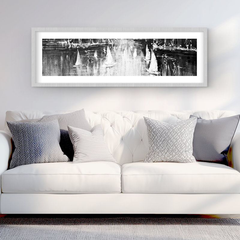 «Grayscale Boats on the Water» - Bateau, reproduction d'art encadrée, H 48 po x l 16 po, Argent argent