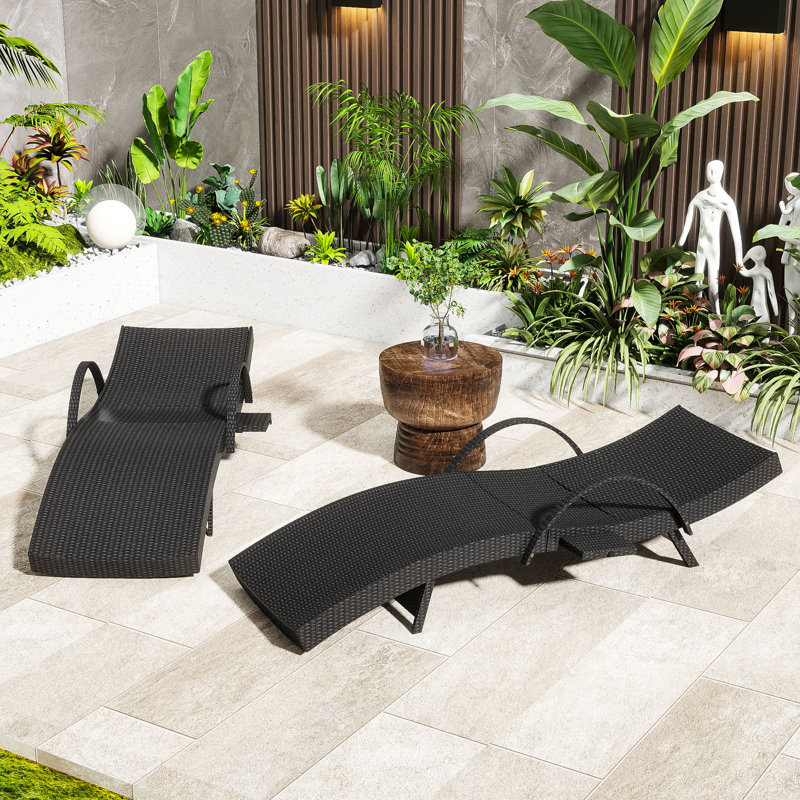 Chaise longue de patio en osier toutes saisons avec table d'appoint coulissante et dossier réglable, Brun foncé
